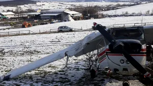 Avion de mici dimensiuni, prăbuşit la scurt timp după decolare pe Aerodromul Măgura, Cisnădie | FOTO