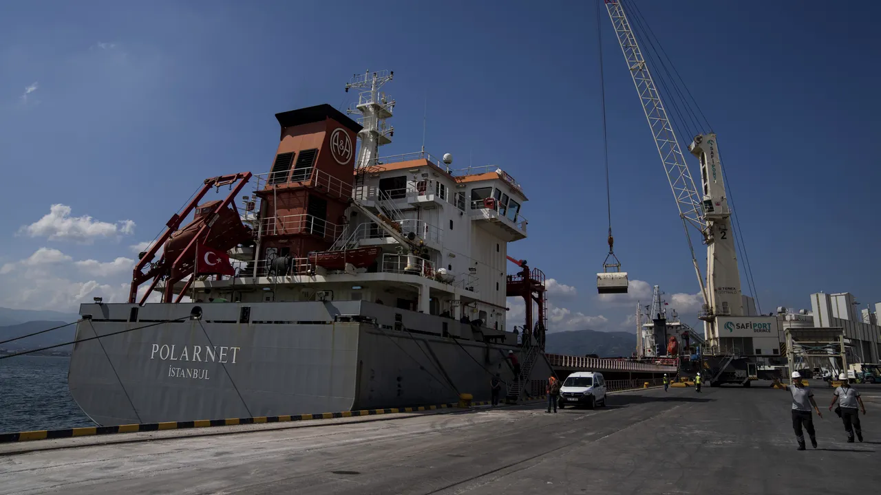 Încă două nave de cereale pleacă din Ucraina, se deschide un al treilea port