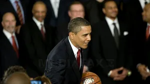 Barack Obama a jucat un meci de baschet cu vedete din NBA