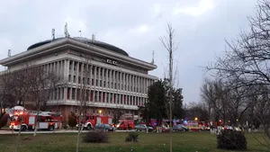 FOTO Incendiu în clădirea rectoratului Politehnicii Bucureşti. UPDATE: Nu au fost înregistrate victime