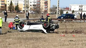 Braşov: O maşină de raliu s-a răsturnat şi a omorât un spectator