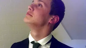 Acest tânăr şi-a luat bilete pentru o vacanţă în Sidney, Australia. Surpriza pe care a avut-o când s-a dat jos din avion