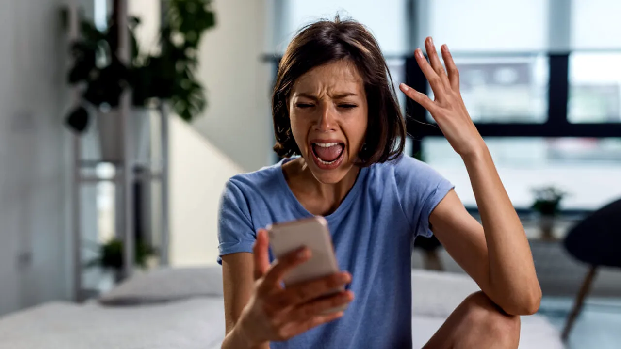 Ce spune psihologia despre cei care se plâng pe WhatsApp