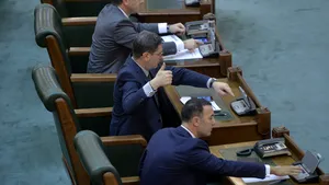 UPDATE: Brăiloiu neagă faptul că a înjurat-o pe senatoarea USR, Florina Presadă. Preşedintele executiv al PSD, martor la scenă: I-a spus doar La mulţi ani!