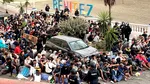 Haos în Spania: mii de migranți au luat-o la fugă ca să prindă un loc în noul centru