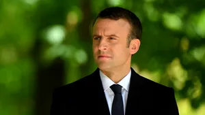 Emmanuel Macron se întâlneşte cu Angela Merkel, la Berlin, luni, la o zi după învestirea în funcţia de preşedinte al Franţei