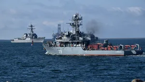 Sute de militari români, britanici şi americani se vor antrena, timp de patru zile, în Marea Neagră. Distrugătorul USS ”Oscar Austin” a acostat în portul Constanţa