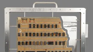 Prototipul unui calculator creat în 1976 de Steve Jobs a fost vândut la 700.000 de dolari