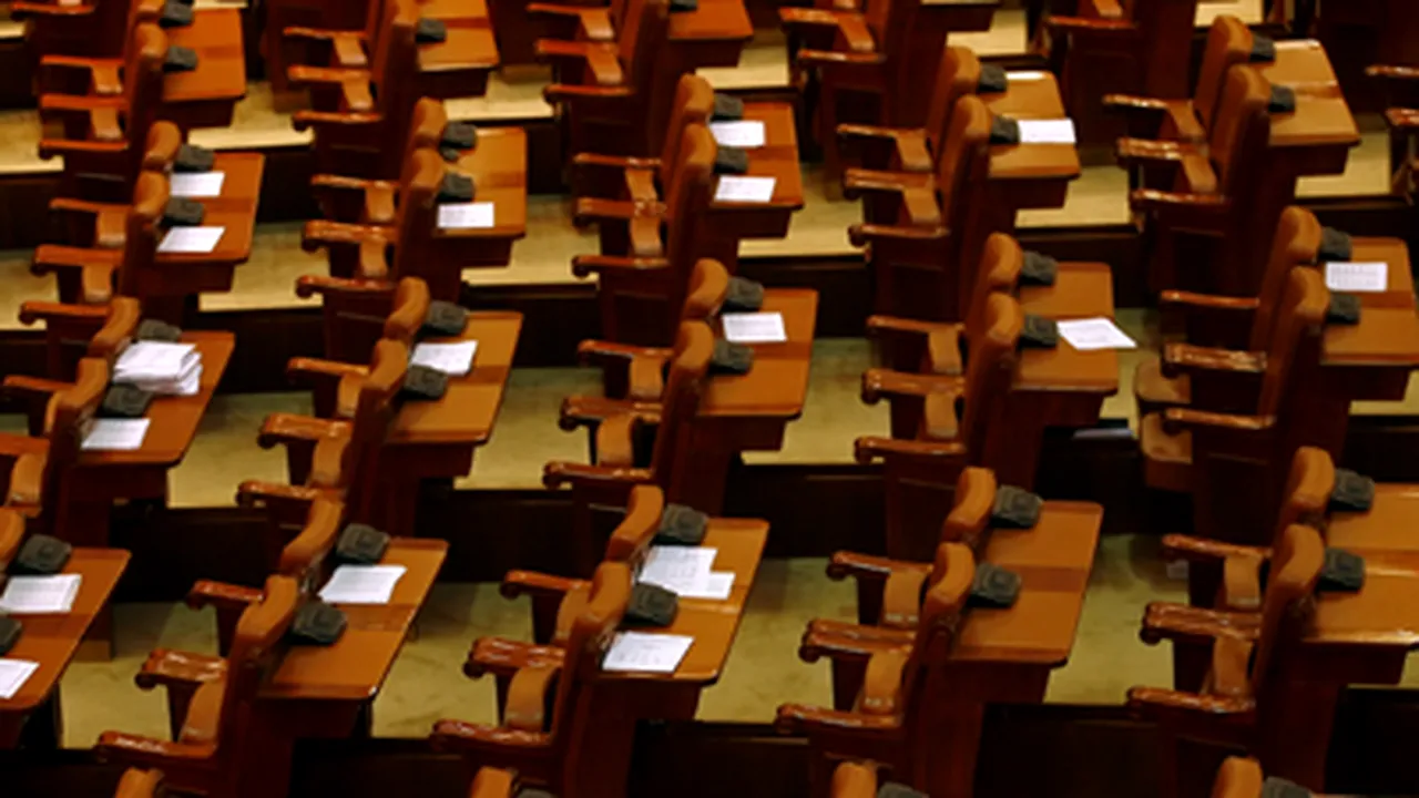 Guvernul trebuie format repede şi să deţină o majoritate solidă în Parlament