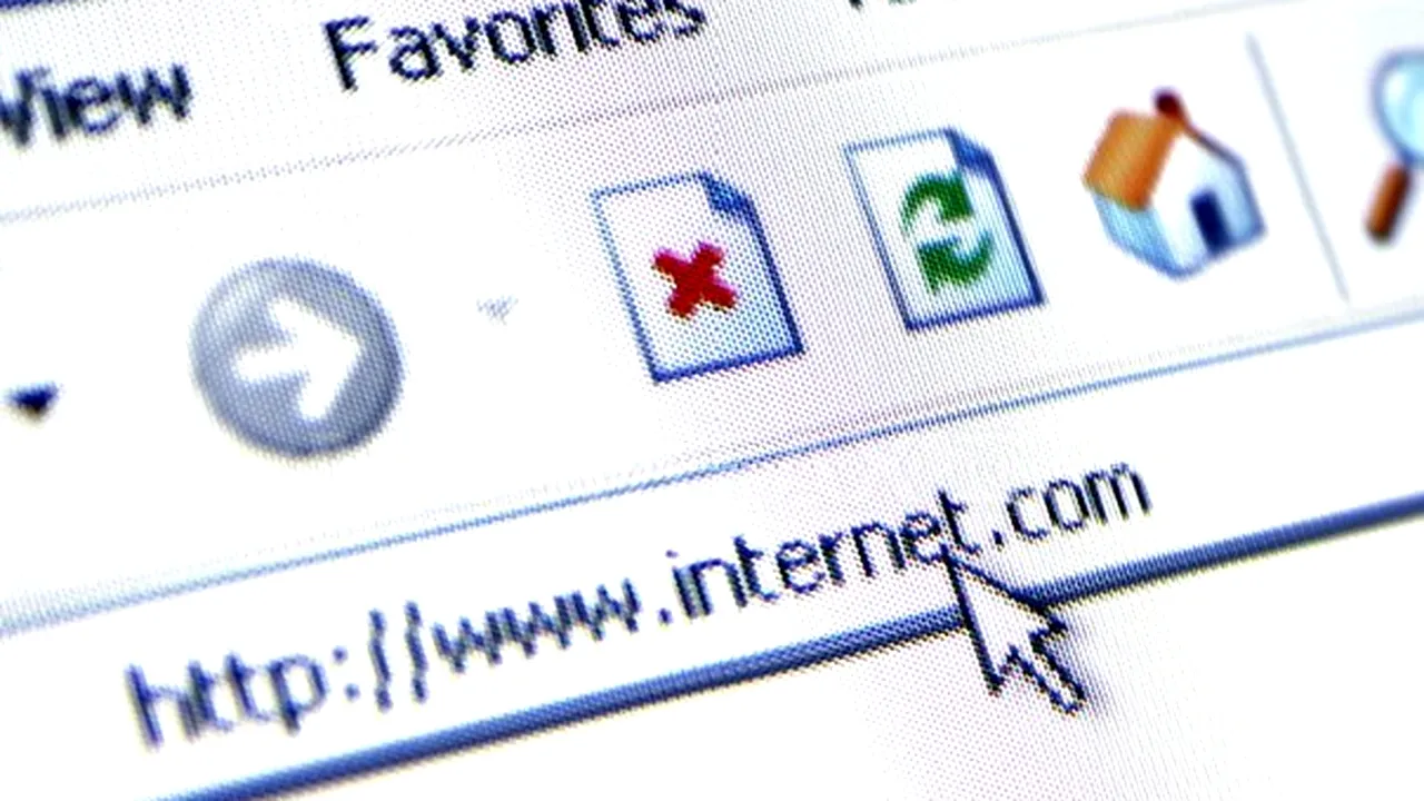 Mall-urile ar putea deveni istorie. Cumpărăturile se mută pe internet
