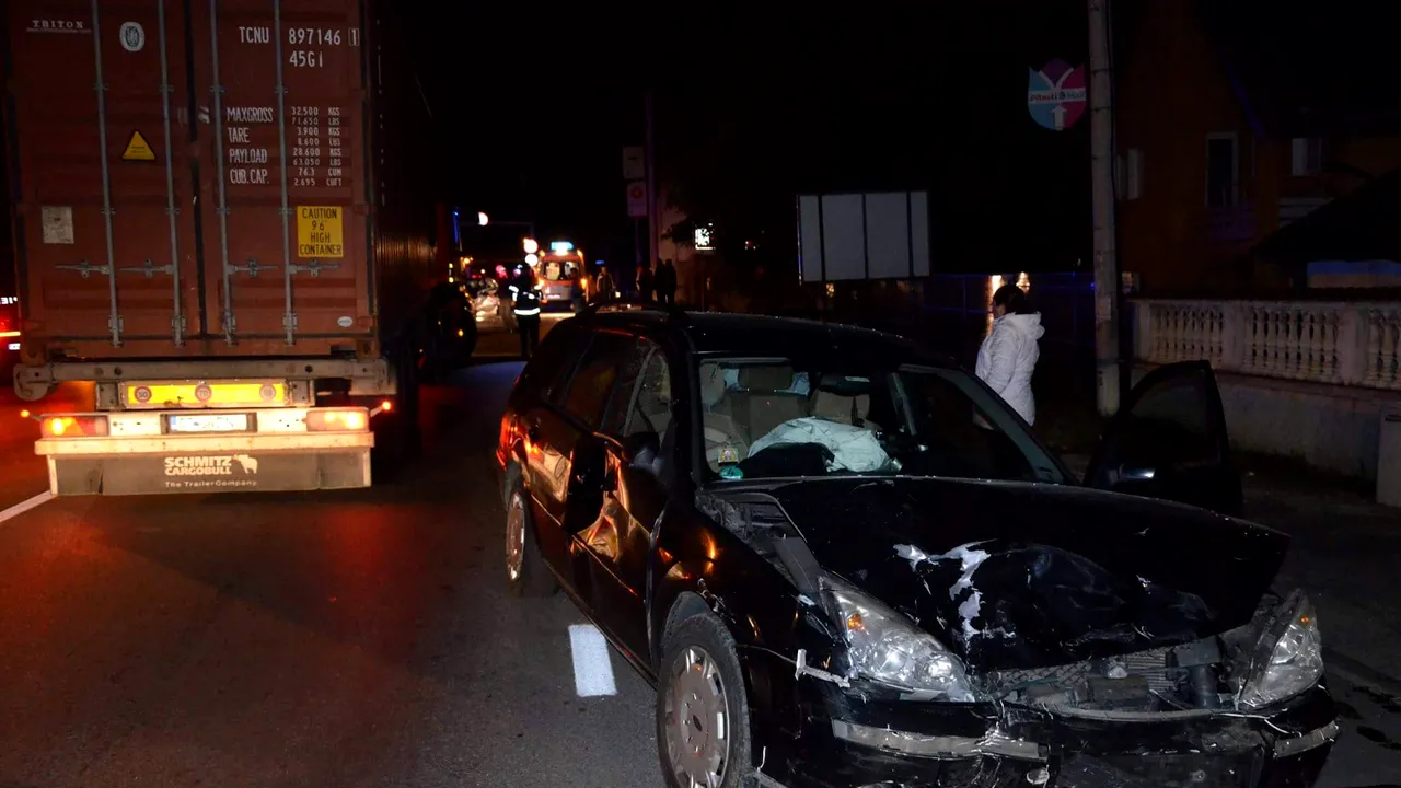 ACCIDENT GRAV pe DN73. Patru persoane au fost rănite după ciocnirea a două maşini - FOTO, VIDEO