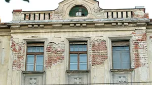 REPORTAJ: Peste jumătate dintre clădirile istorice din Timişoara sunt într-o stare avansată de degradare - FOTO