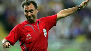 Luis Medina Cantalejo arbitrează meciul Steaua - Fiorentina