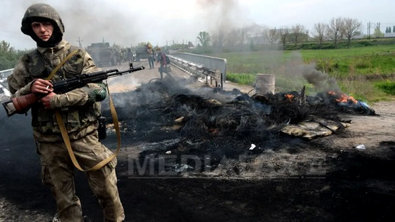 CRIZA DIN UCRAINA - Ministrul de Interne: Lupte intense în apropiere de Slaviansk, soldate cu victime. Un elicopter militar, doborât de insurgenţi proruşi - LIVE TEXT