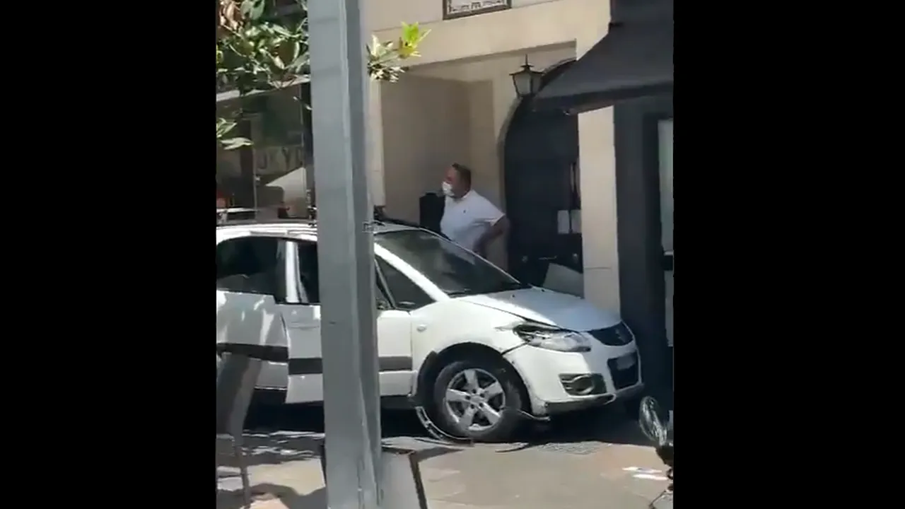 Un şofer a pierdut controlul maşinii şi a intrat în oamenii aflaţi la terase în Marbella. Nouă persoane sunt rănite, două în stare gravă