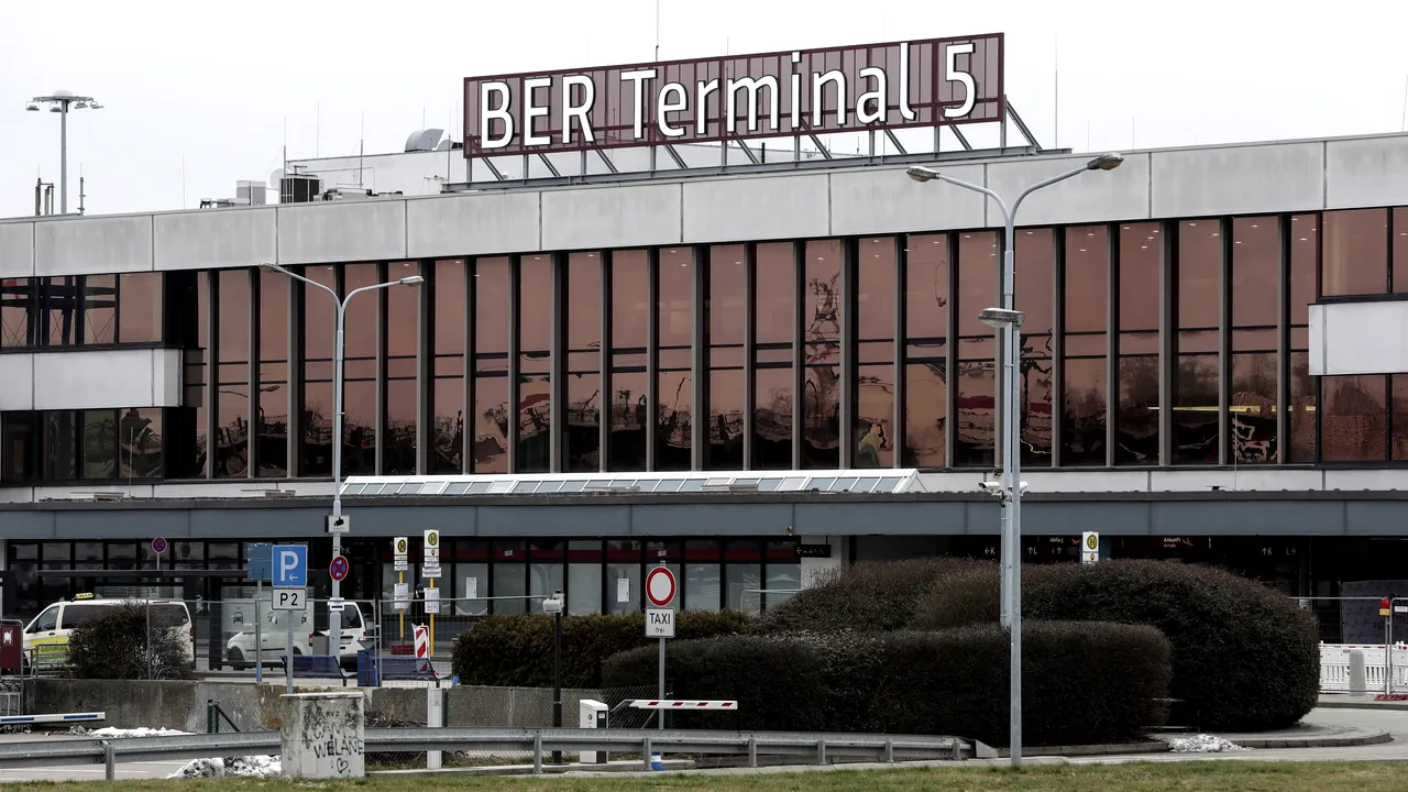 Aeroportul din Berlin anulează luni toate plecările din cauza unei greve a personalului de securitate