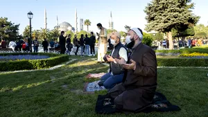 Finalul lunii sfinte Ramadan, sărbătorit de musulmani la Marea Moschee Ayasofya din Istanbul