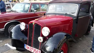 Maşină ca-n celebrul “Havana”,expusă în centrul Timişoarei alături de alte 50 de automobile istorice | GALERIE FOTO