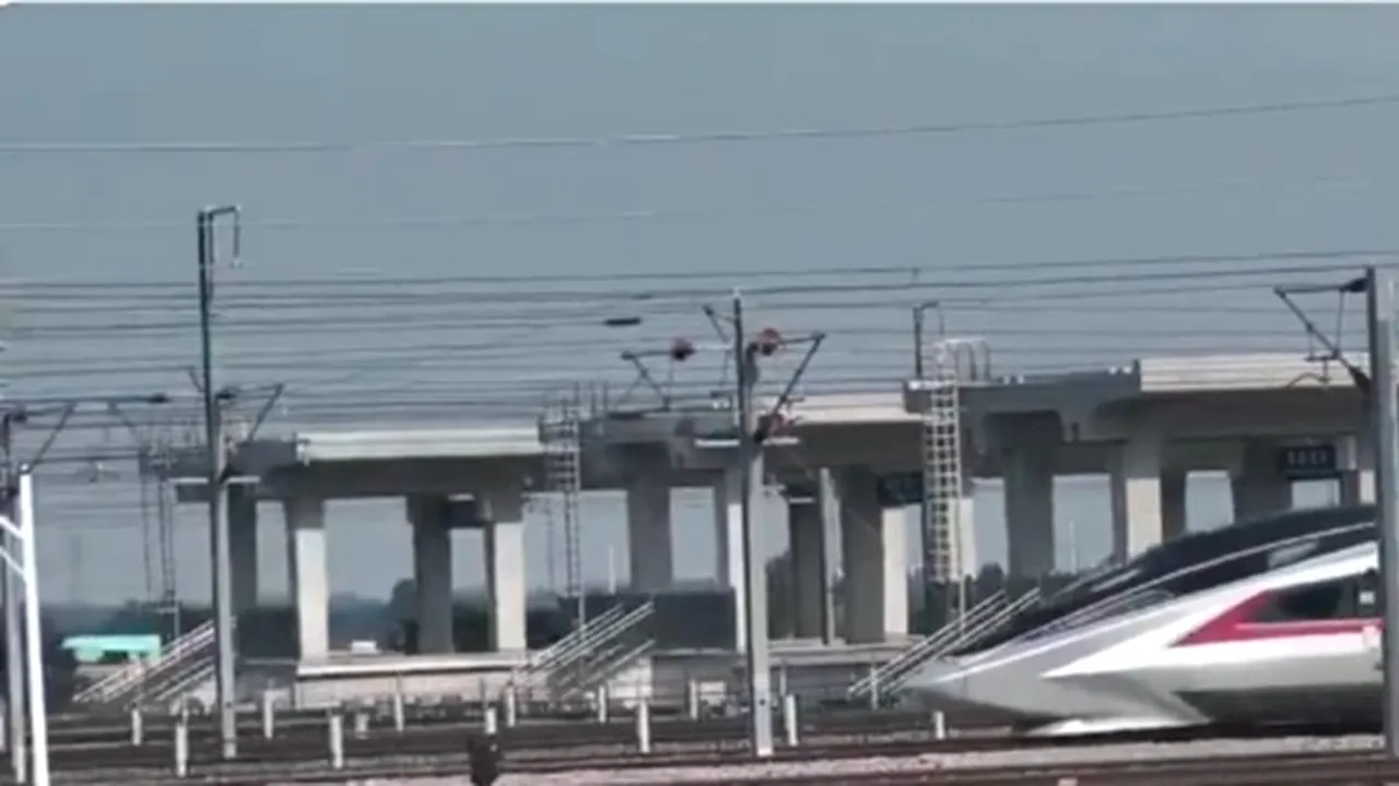 800 km/h în doar 5,3 secunde! China a testat trenul care pare desprins din filme. VIDEO