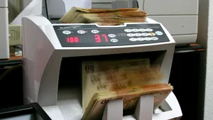 Cursul a închis şedinţa la 3,97-3,9775 lei/euro