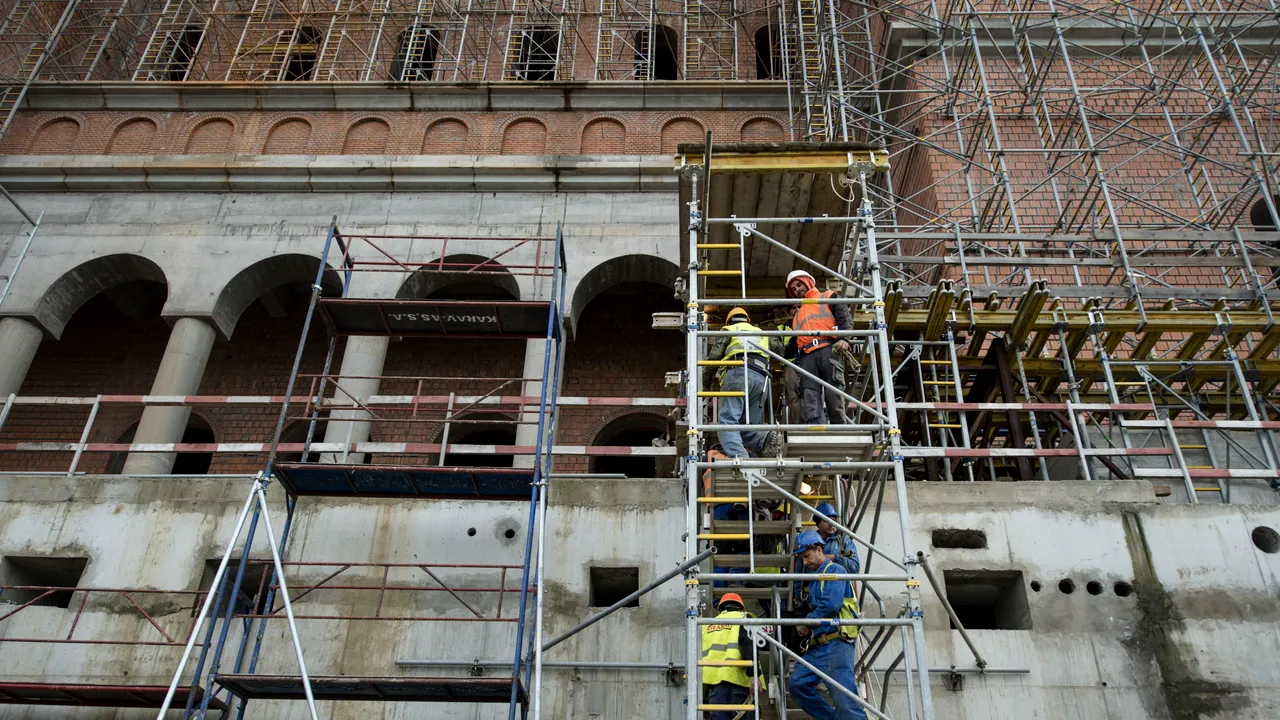 „Catedrala la roşu”. Cât a costat până acum construcţia Catedralei Mântuirii Neamului. 75% sunt bani de la stat