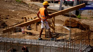 Firmele din construcţii avertizează că noile măsuri fiscale riscă să provoace o criză imobiliară