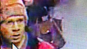 Atacatorul de la Paris, urmărit de poliţie pentru a doua zi consecutiv. Declaraţiile martorilor despre atacurile de luni