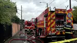 Incendiu cu flacără şi degajări mari de fum la acoperişul unor locuinţe din Capitală