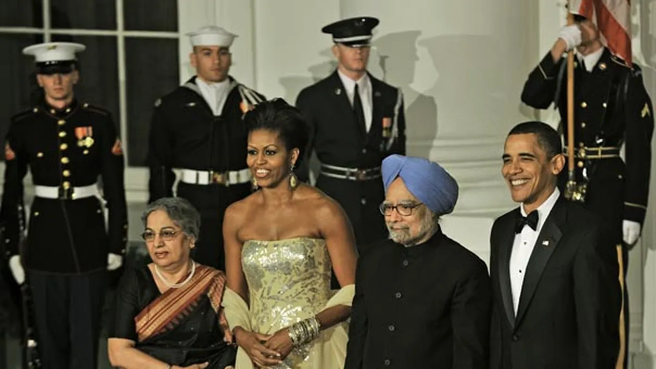 Eleganţă şi rafinament, la primul dineu oficial organizat de soţii Obama - GALERIE FOTO