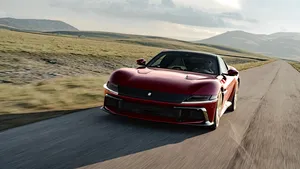 FERRARI 12CILINDRI MANUALE: CEA MAI PURĂ EXPRESIE A CONDUSULUI