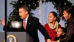 Obama a aprins bradul de Crăciun de la Casa Albă - GALERIE FOTO