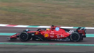 Lewis Hamilton testează pentru prima dată un monopost Ferrari pe circuitul Fiorano