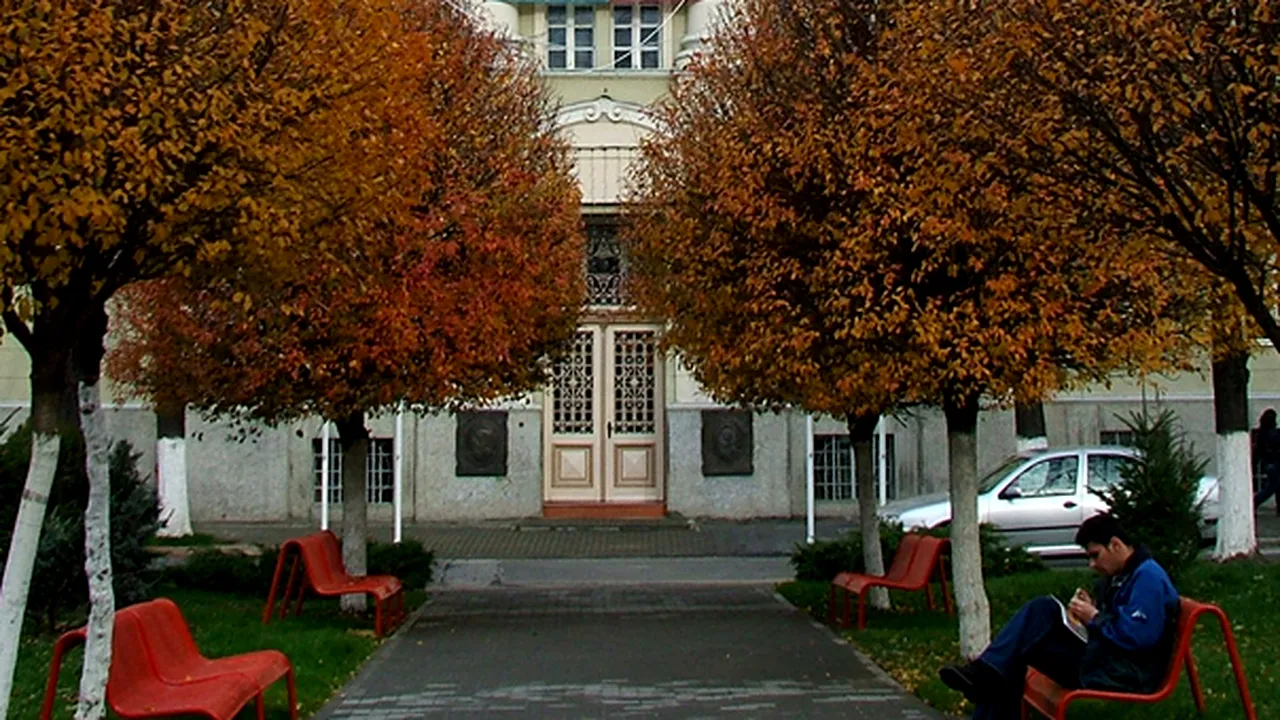 Un profesor de la UMF Timişoara, arestat pentru mită, lua între 100 şi 300 de euro pentru examene