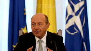 Băsescu: Armata ucraineană riscă un măcel dacă nu este sprijinită de NATO. Ucraina s-a săturat de căşti şi arme neletale