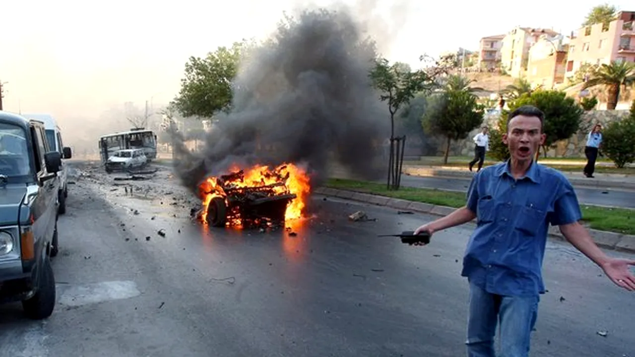 Explozie în apropierea unei maşini de poliţie din Istanbul