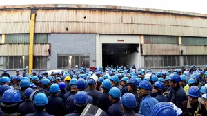 GREVĂ SPONTANĂ şi la fabrica de vagoane din Caracal, după protestul de la Arad