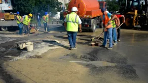 Primarul Nicuşor Dan se laudă că astupă gropile din Bucureşti. Ce spun bucureştenii