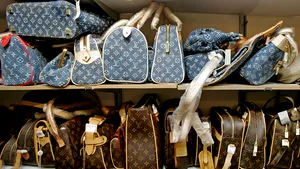 Un deputat PSD propune majorarea pedepselor cu ÎNCHISOAREA pentru falsificarea sau contrafacerea produselor, a medicamentelor şi mărcilor