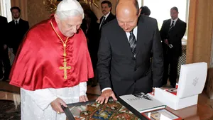Băsescu: Am reluat invitaţia adresată Papei, în general la astfel de invitaţii se răspunde pozitiv
