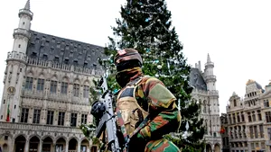 Metroul circulă parţial, iar şcolile au fost redeschise la Bruxelles, în pofida menţinerii alertei - FOTO