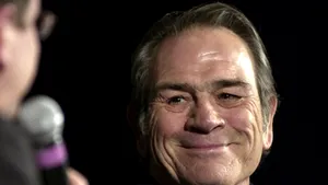Tommy Lee Jones dă în judecată casa de producţie a filmului 