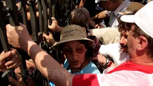 PROTEST ÎN PIAŢA UNIVERSITĂŢII, după decizia Curţii Constituţionale