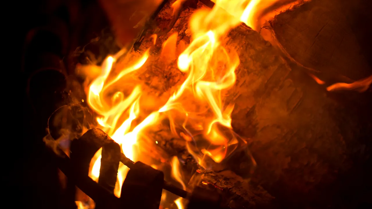 ISTORIA FĂRĂ PERDEA / Securitatea şi incendiile: preocupare pentru a-i descoperi pe ”sabotori” şi de a preveni distrugerea ”bunurior statului”, dar niciun interes pentru victime 