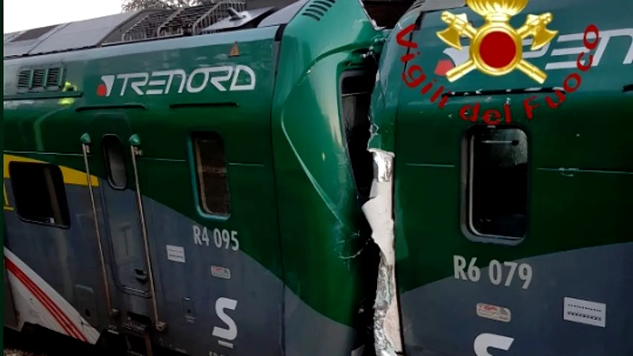 Accident feroviar în nordul Italiei. Zeci de răniţi după ce trenul nu a respectat semnalul roşu al semaforului