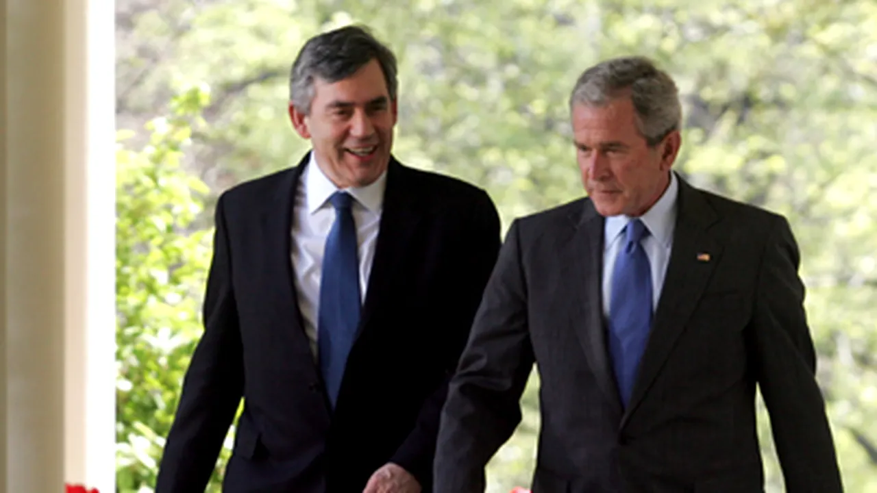 Bush îi cere lui Gordon Brown să nu stabilească un calendar pentru retragerea din Irak