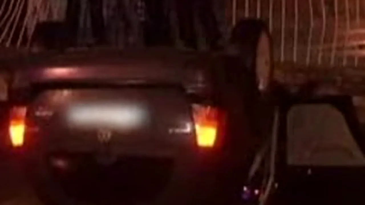 Un poliţist a plonjat cu maşina într-un braţ al râului Mureş (Video)