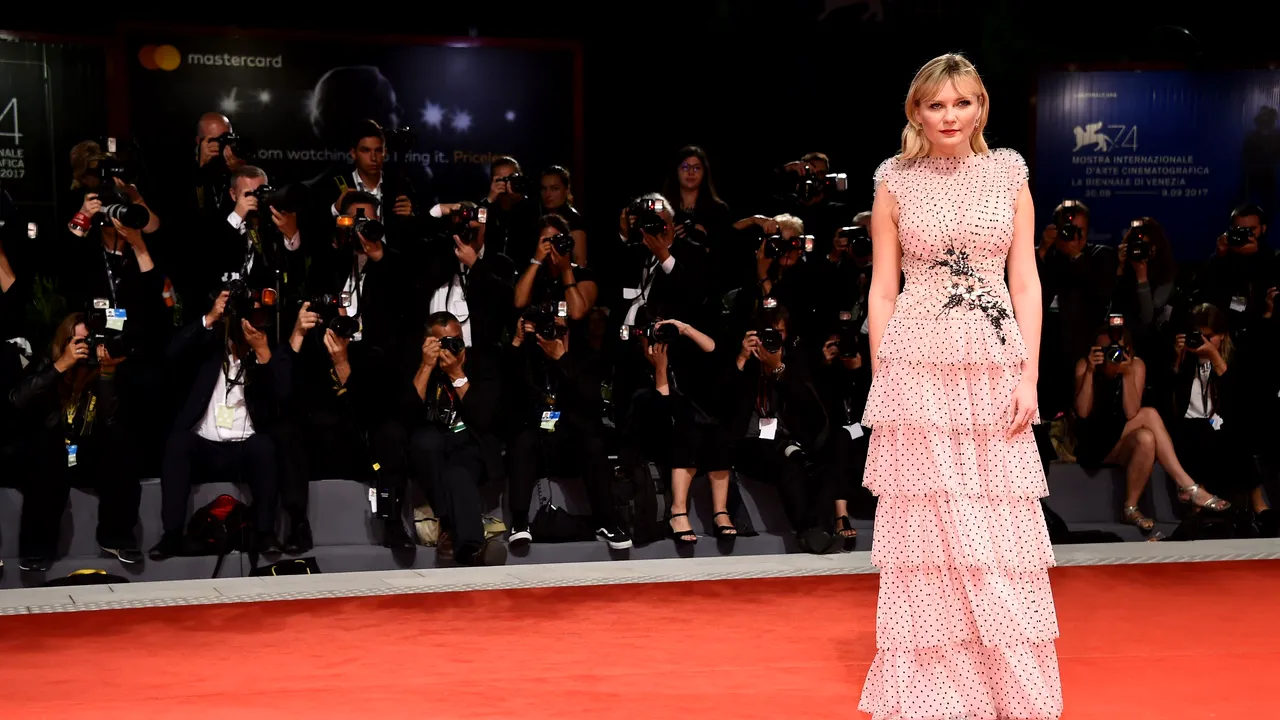 YouTube pregăteşte un serial de comedie coprodus de George Clooney şi Kirsten Dunst