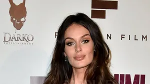 Elle Australia generează controverse prin plasarea pe copertă a unui model care alăptează - FOTO