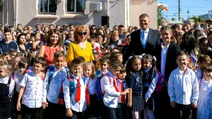 Klaus Iohannis: Unii politicieni se tem de şcoală! Aici sunt formaţi oamenii care le taxează erorile de logică şi de exprimare