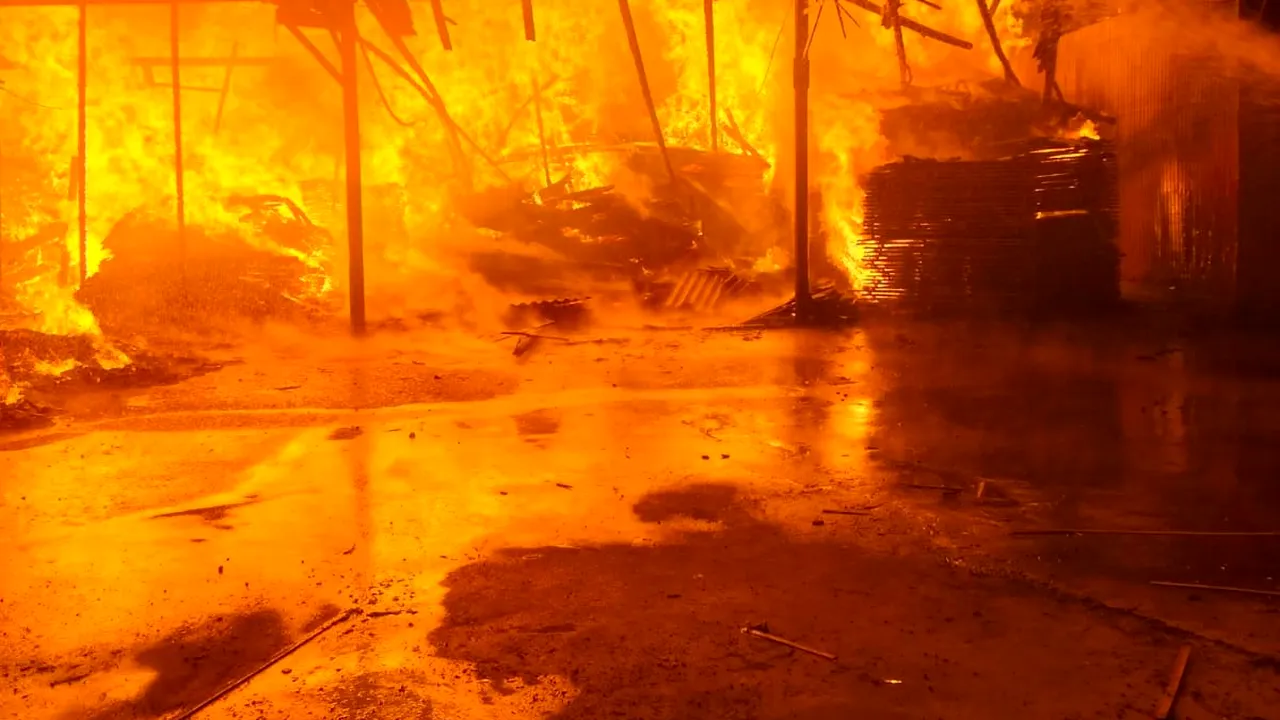 Incendiu la un depozit de combustibil din Rusia